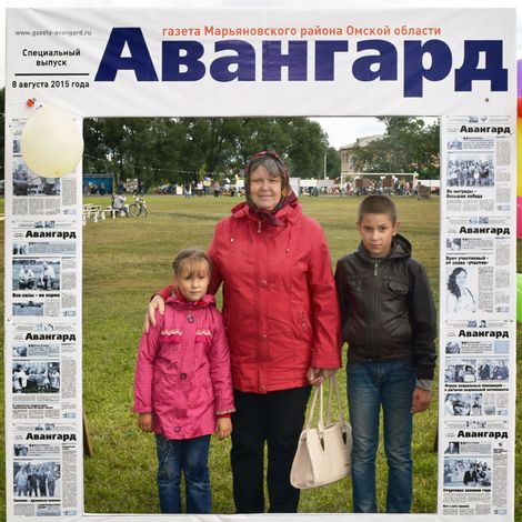 Колодяжная Валентина Федоровна с внуками - Денисом и Анастасией.